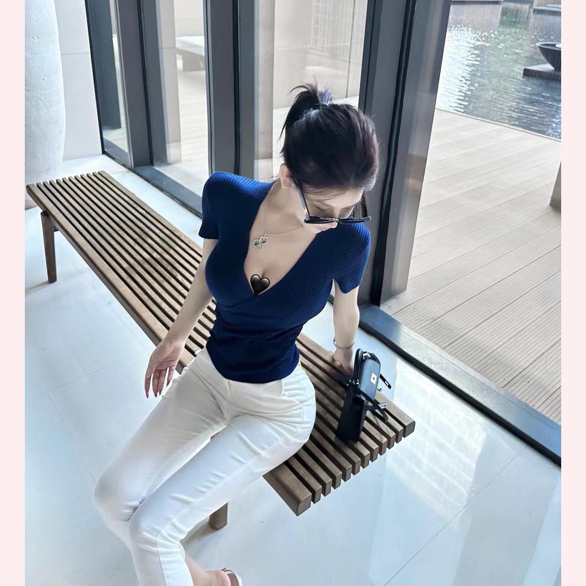 T Shirt Tight Fit - Düşük Yaka Dar Kesim Kısa Kollu