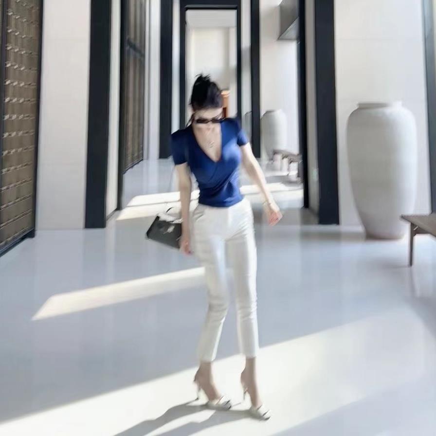 Düşük Yaka Dar Kesim Kısa Koll - T Shirt Tight Fit incelemesi ve fiyatı